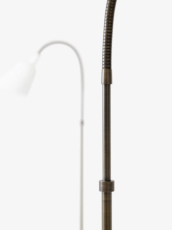 &Tradition Bellevue AJ7 Lattiavalaisin, Stone Grey - Pronssattu Messinki - Image 2